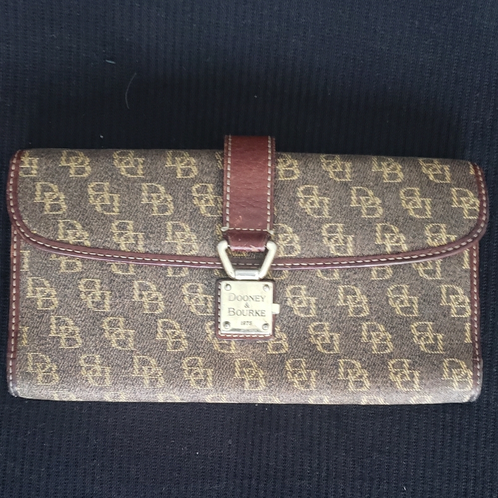Dooney and Bourke wallet